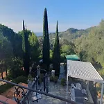 Villa In Einer Villla Mit Pool