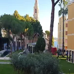 Villa In Einer Villla Mit Pool